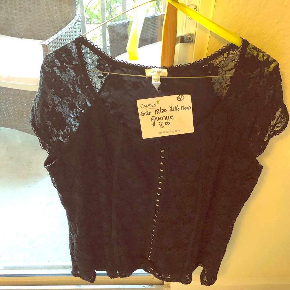 Eyelet lace top 18/20